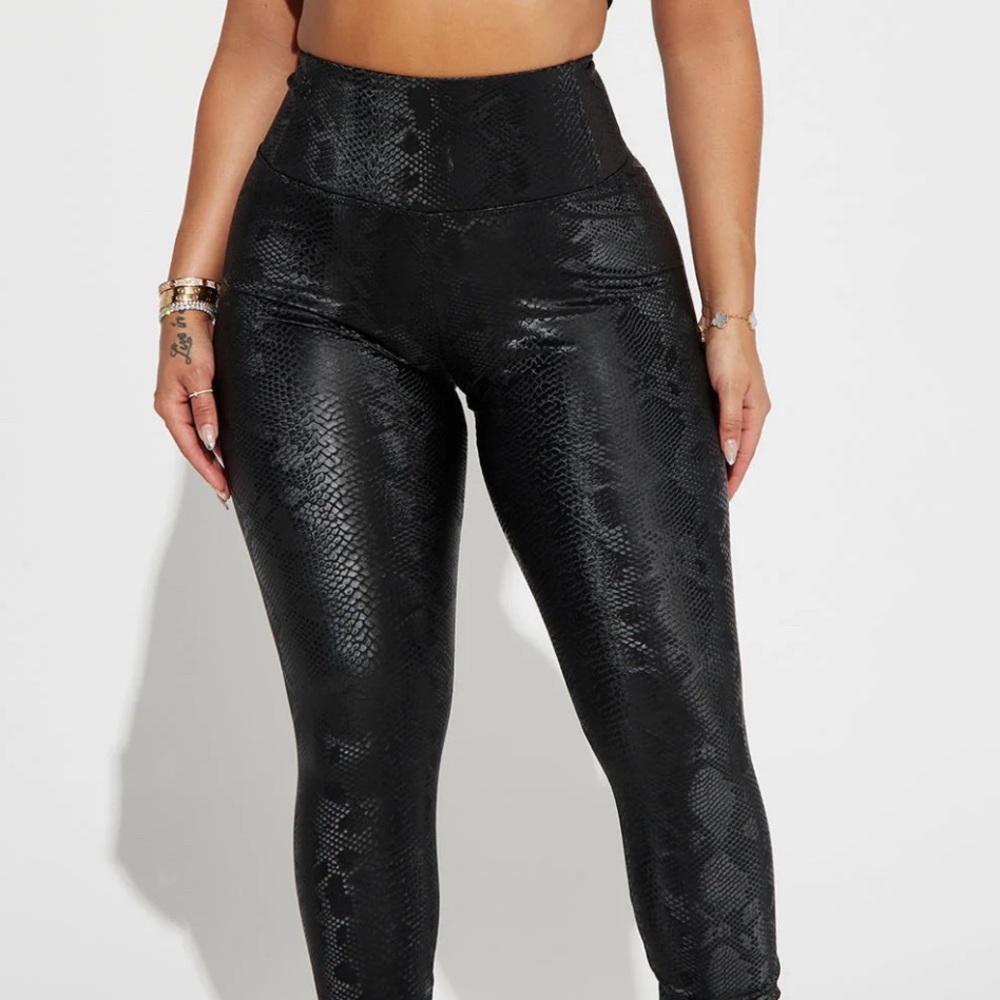 Fashion Nova Electric Babe Leggings size XL